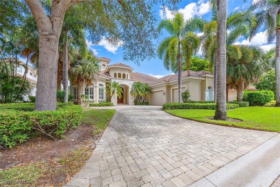 23801 Napoli Way in Bonita Springs, FL - Foto de edificio