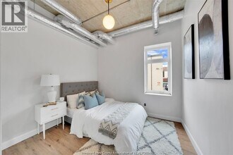 6550 Wyandotte St E in Windsor, ON - Foto de edificio - Building Photo