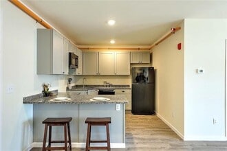 327 Pine St in Pawtucket, RI - Foto de edificio - Building Photo