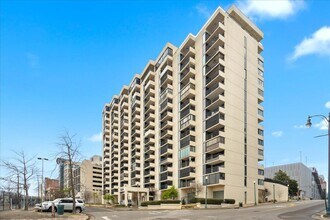 200 Wagner Pl in Memphis, TN - Building Photo - Building Photo