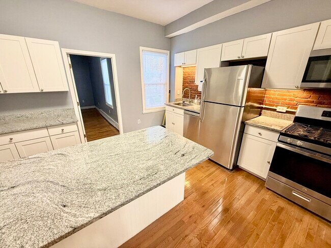 106 W 3rd St in Boston, MA - Building Photo - Building Photo