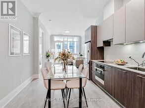 38 Water Walk Dr in Markham, ON - Building Photo - Building Photo