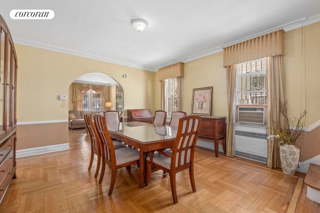 5715 Snyder Ave in Brooklyn, NY - Foto de edificio - Building Photo