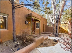 226 Kit Carson Rd in Taos, NM - Building Photo - Building Photo