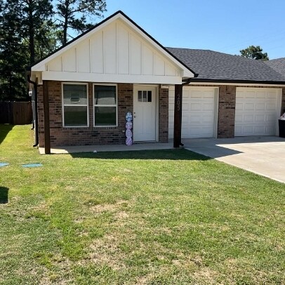 205 Isabella St in Mineola, TX - Building Photo