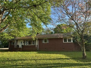2506 Bellview Rd in Anderson, SC - Foto de edificio - Building Photo