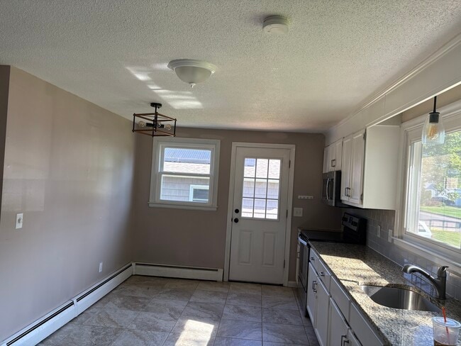 29 Carson Ave in Wethersfield, CT - Building Photo - Building Photo