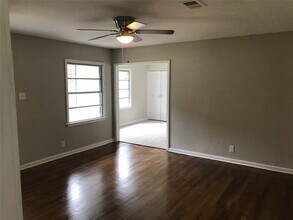 225 Lena Dr in Houston, TX - Building Photo - Building Photo