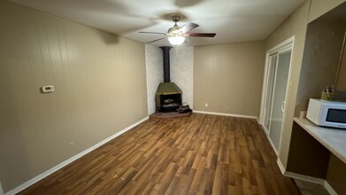 1011 Chesapeake Dr, Unit Unit A in Austin, TX - Foto de edificio - Building Photo