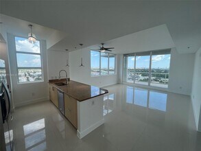 315 NE 3rd Ave, Unit # 1807 in Fort Lauderdale, FL - Building Photo - Building Photo
