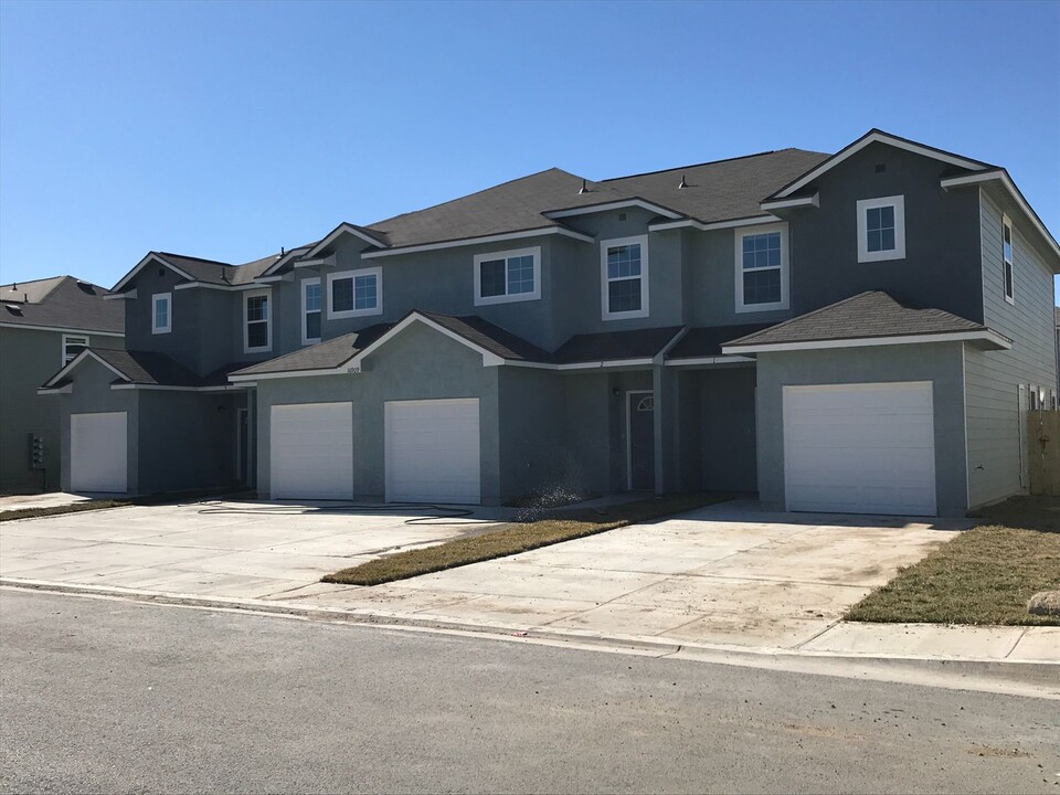 16909 Spirit Brk in Selma, TX - Foto de edificio