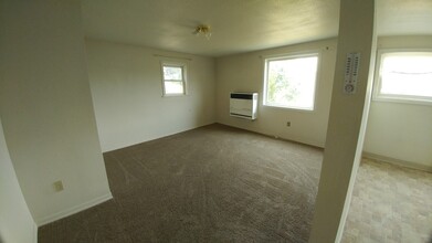 527 Upham St in Klamath Falls, OR - Foto de edificio - Building Photo