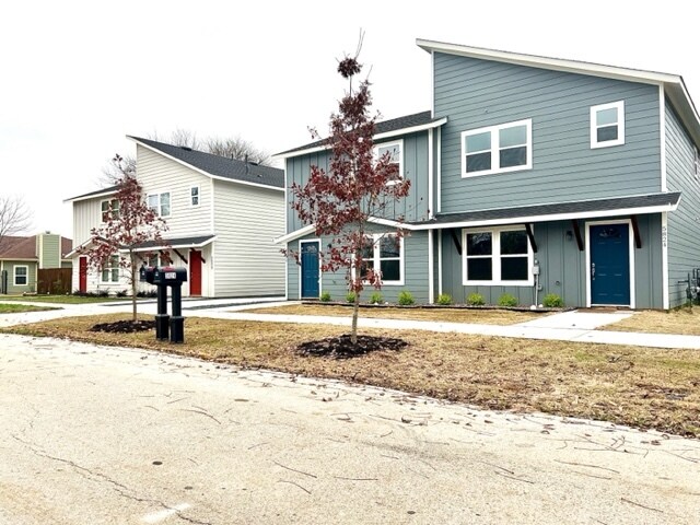 5824 Grayson St in Fort Worth, TX - Foto de edificio - Building Photo