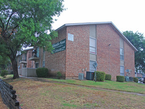 Normandale Manor in Fort Worth, TX - Foto de edificio - Building Photo