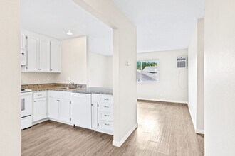 1356 Monte Vista Ave in St Helena, CA - Building Photo - Building Photo
