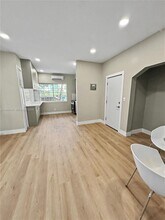 830 10th St in Miami Beach, FL - Building Photo - Building Photo