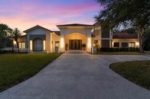 18326 SW 83rd Pl in Palmetto Bay, FL - Building Photo