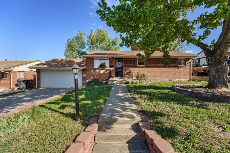 980 Dakin St in Denver, CO - Building Photo