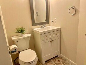 300 Brittany Farms Rd in New Britain, CT - Foto de edificio - Building Photo