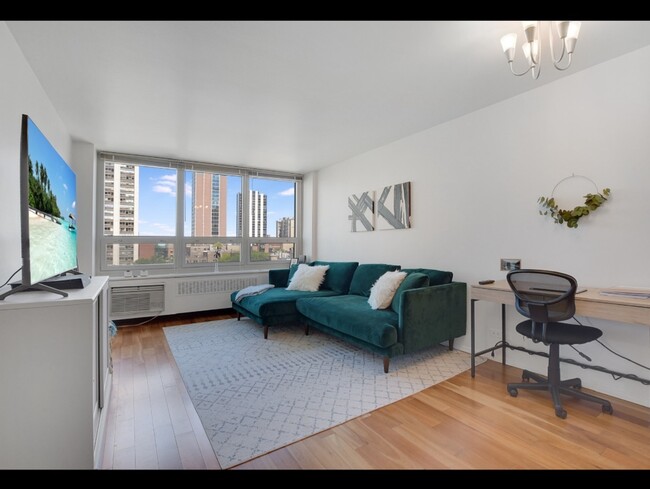88 W Schiller St in Chicago, IL - Building Photo - Building Photo