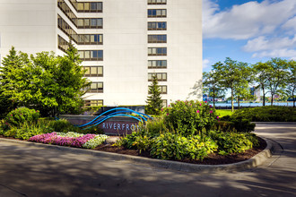 Riverfront Towers in Detroit, MI - Building Photo - Building Photo