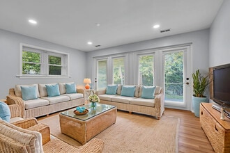 6811 N Kenneth Ave in Lincolnwood, IL - Building Photo - Building Photo