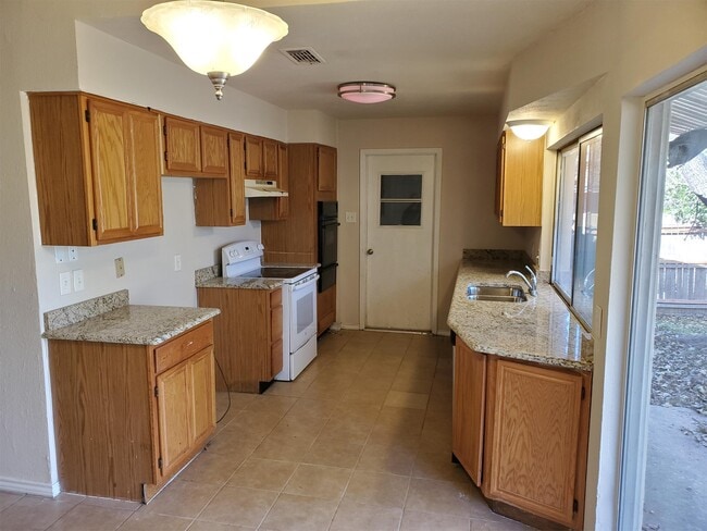 1813 Cottonwood St in Arlington, TX - Building Photo - Building Photo