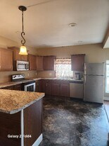 4456 Railroad St in Oakwood, GA - Building Photo