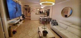 110 Royal Park Dr, Unit 1H in Oakland Park, FL - Building Photo