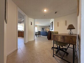 700 Uno Lago Dr in Juno Beach, FL - Building Photo - Building Photo