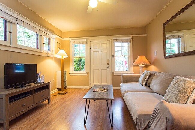 1762 Vista Del Mar Ave, Unit 1762