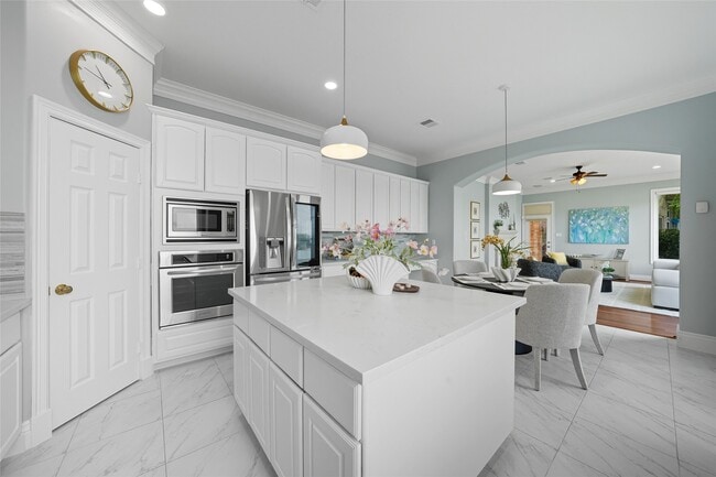 property at 5934 Stratford Gardens Dr