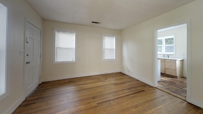 Lakeview Drive Cottage in Auburn, AL - Building Photo - Building Photo