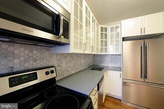 335 W Girard Ave in Philadelphia, PA - Building Photo - Building Photo