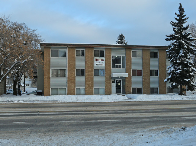 9130 82nd Ave NW in Edmonton, AB - Building Photo - Building Photo