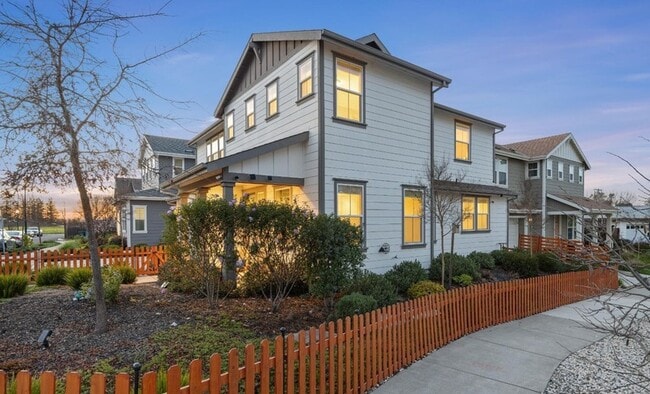 1747 Linden Ln in Santa Rosa, CA - Building Photo - Building Photo