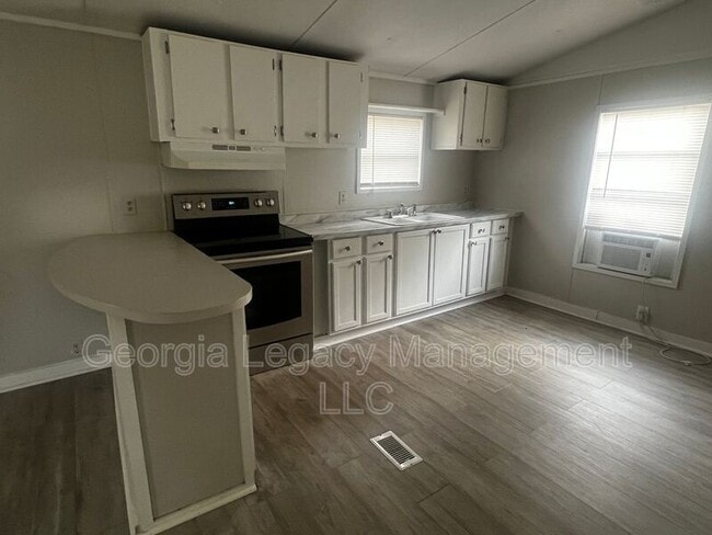 581 Ila Rd in Commerce, GA - Foto de edificio - Building Photo