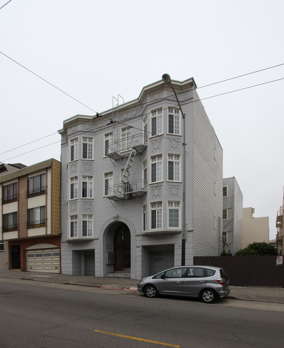 1365 Chestnut St in San Francisco, CA - Building Photo