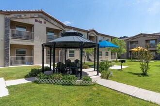 Chapel Hill Place in El Paso, TX - Building Photo - Building Photo