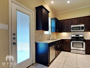 672 Oak Cir Dr E in Conroe, TX - Building Photo - Building Photo