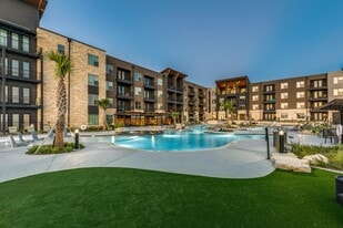 Aura High Pointe in Austin, TX - Building Photo