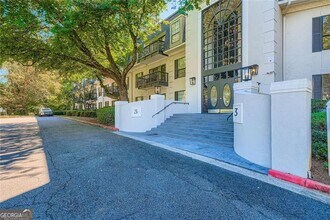 3302 Pine Heights Dr NE in Atlanta, GA - Building Photo - Building Photo