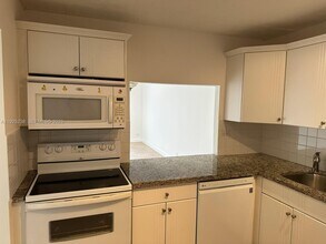 8101 SW 72nd Ave in Miami, FL - Building Photo - Building Photo