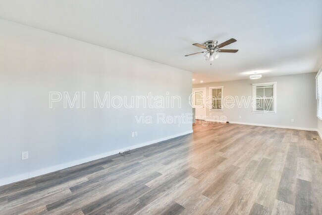 379 Valley Dr in Toccoa, GA - Building Photo - Building Photo