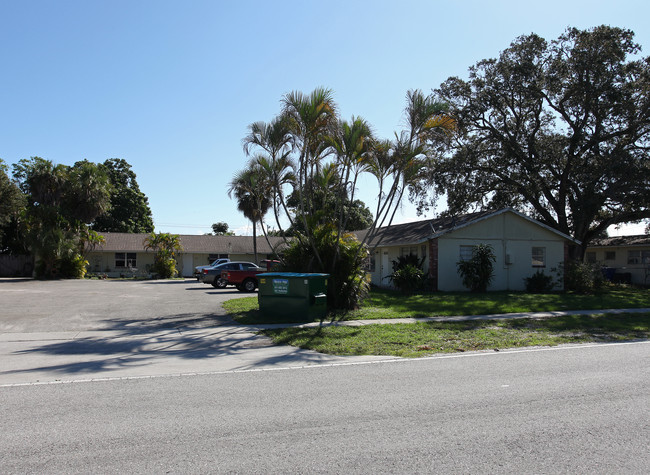 1810-1850 Suwanee Dr in West Palm Beach, FL - Building Photo - Building Photo