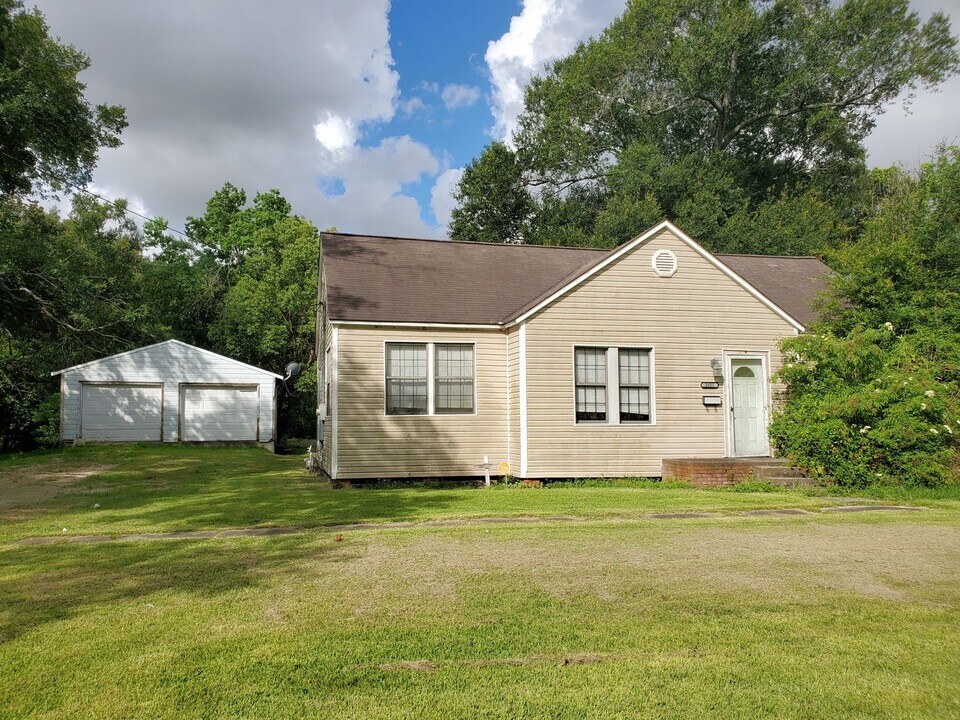 2021 Wignall Ave in Port Arthur, TX - Building Photo
