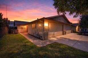 7356 Kelley Dr in Stockton, CA - Building Photo