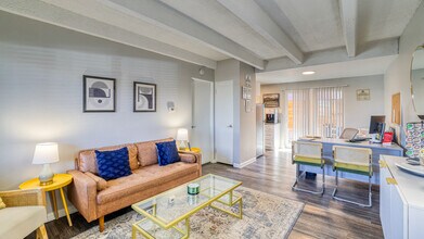 1600 S Albion in Denver, CO - Foto de edificio - Building Photo