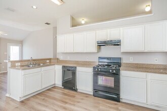 2807 N Hampton Dr in Grand Prairie, TX - Building Photo - Building Photo