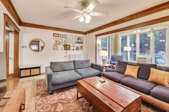 3755 N Pine Grove Ave in Chicago, IL - Building Photo - Building Photo